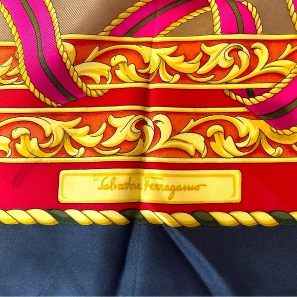 Salvatore Ferragamo scarf - Picture 8 of 13